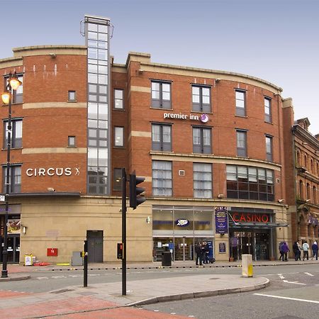 Premier Inn Manchester City Centre Exterior photo