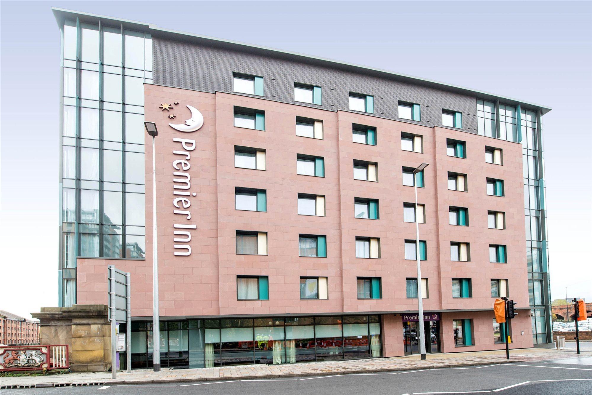 Premier Inn Manchester City Centre Exterior photo