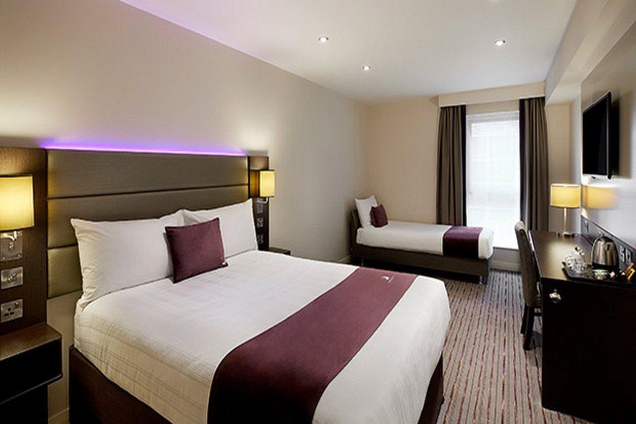 Premier Inn Manchester City Centre Exterior photo